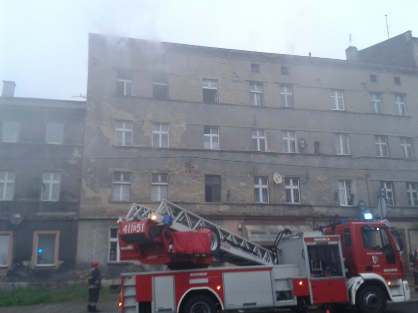 Pożar w Bytomiu na Siemianowickiej. Z mieszkania ewakuowano 4 osoby