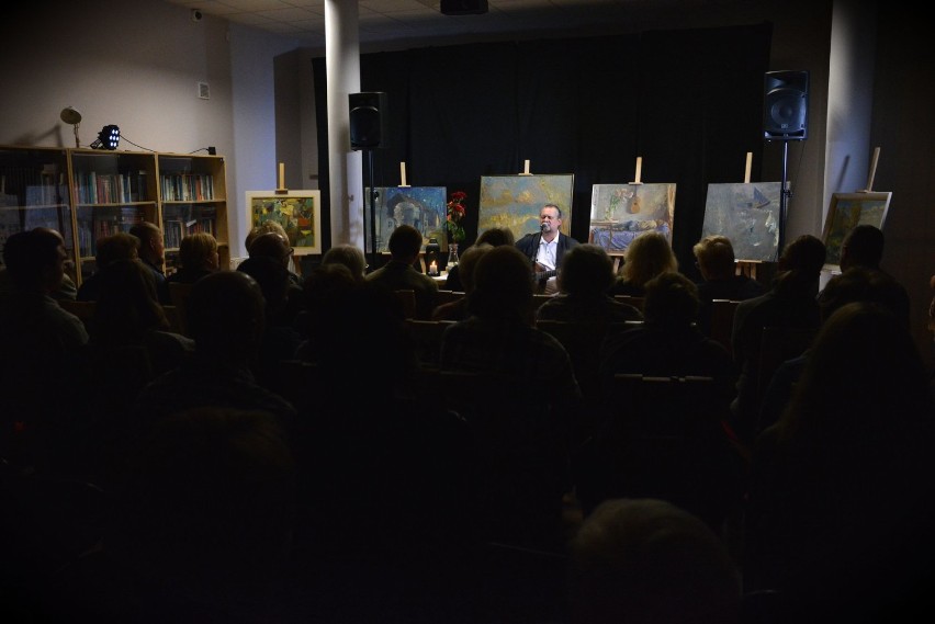 Oleg Kobzar w Wasilkowie. Recital i wystawa przyciągnęły do biblioteki wielu mieszkańców (zdjęcia)             
