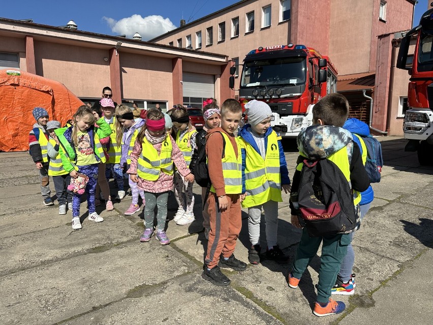 Strażacy czekają na ciekawych tego, jak wygląda ich praca....