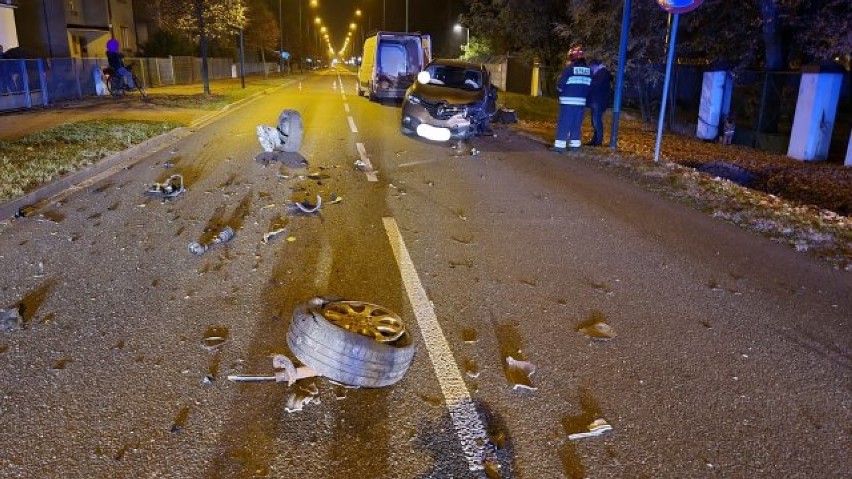 Czołowe zderzenie na Stalmacha w Lublińcu. Samochody w...