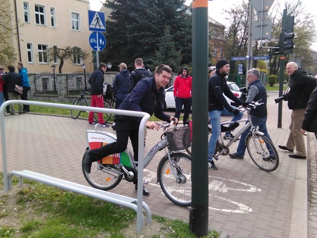 Kraków. Podpórki rowerowe ułatwią oczekiwanie na zielone światło