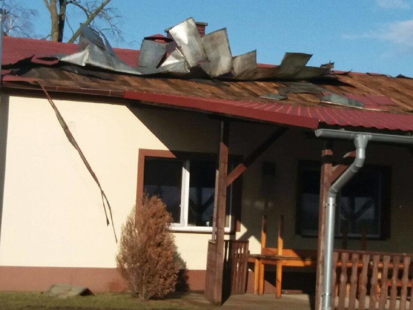 Skutki czwartkowej wichury w gminie Dziadowa Kłoda. Ucierpiały dachy