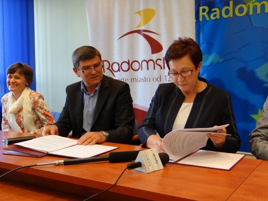 Podpisanie umowy na budowę ronda w Radomsku