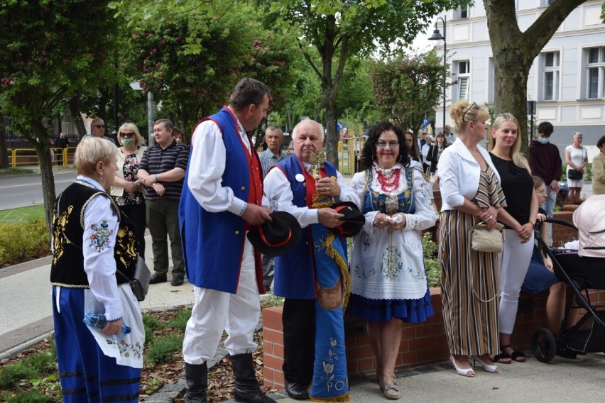 Tłum wiernych uczestniczył w procesji Bożego Ciała parafii p.w NMPKP w Lęborku