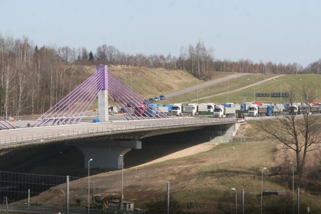 Most na A1 w Mszanie: wjechało na niego 60 ciężarówek