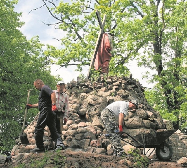 Prace renowacyjne w Ogrójcu przy świątyni farnej pw. Wniebowzięcia NMP w Radziejowie.