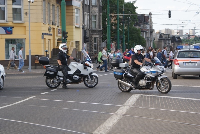 Marsz smoleński przeszedł ulicami Poznania [ZDJĘCIA]