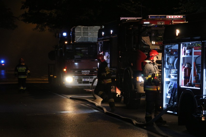 Pożar w Rybniku: paliły się samochody