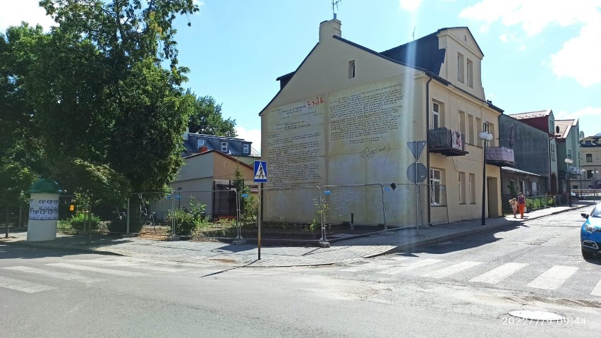 Chełm. Prace przy przebudowie skweru Szmula Zygielbojma wkrótce się zakończą. Mural już gotowy. Zobacz zdjęcia