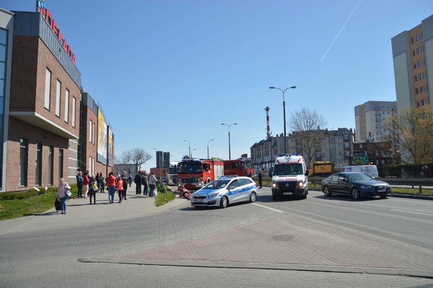 Malbork. Wypadek na alei Rodła. Ucierpiał jadący skuterem, przyleciał śmigłowiec LPR [ZDJĘCIA, WIDEO]