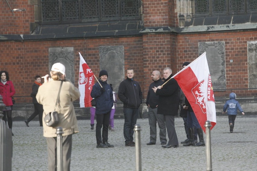 Protestowali przeciwko wynikom wyborów w Legnicy (ZDJĘCIA)