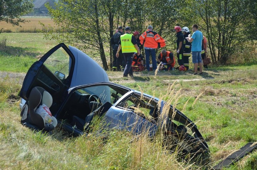 Poważny wypadek w Szadkowicach. Zderzyły się 3 auta