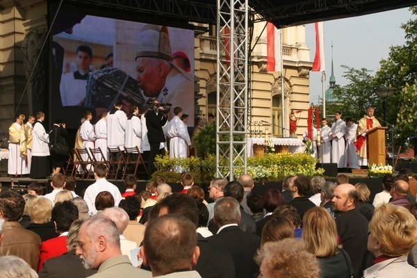 Msza św. przed beatyfikacją na sądeckim Rynku [ZDJĘCIA]