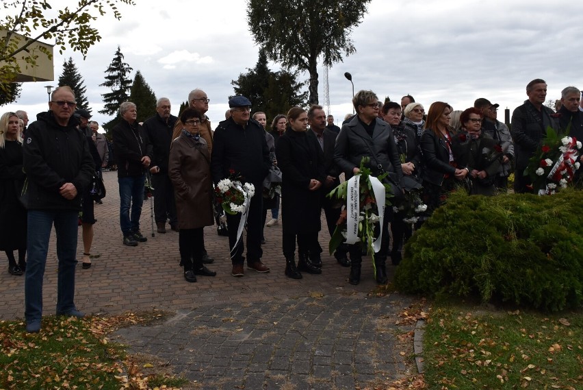 Pogrzeb długoletniego wójta gminy Człuchów Adama Marciniaka - samorządowiec spoczął w Alei Zasłużonych człuchowskiego cmentarza