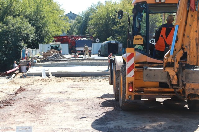 Na ul. Wysokiej we Włocławki trwają prace naprawcze. Mają zakończyć się na początku października 2022 roku.