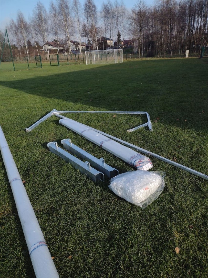 Sprzęt sportowy dla klubów z Warzyc, Szebni i Sobniowa