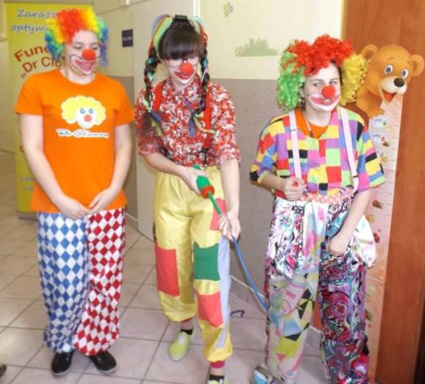 Wolontariusze Fundacji Dr Clown z wizytą w wieruszowskim szpitalu