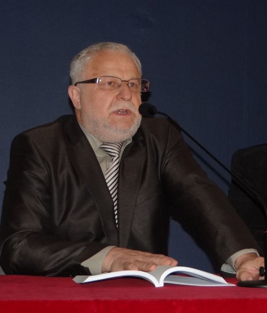 Dr Zdzisław Włodarczyk przez długi czas redagował “Rocznik”. Teraz jest prezesem Wieluńskiego Towarzystwa Naukowego