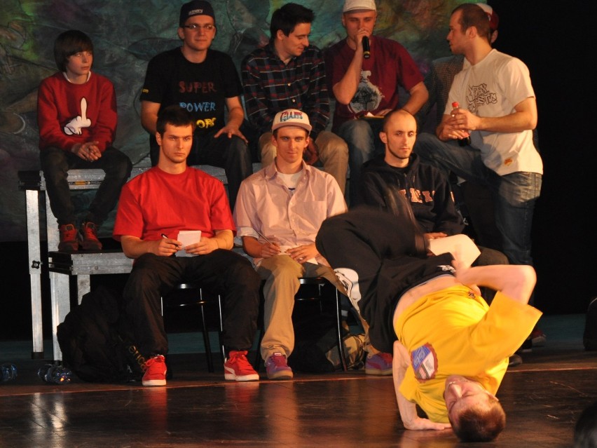 Turniej tańca break dance WYPAS POSAMPAS 2011  w MDK