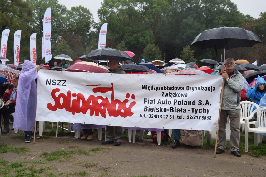 Pielgrzymka Ludzi Pracy na Jasną Górę. "500 Plus to nie wszystko, trzeba dbać o rodzinę"[ZDJĘCIA]