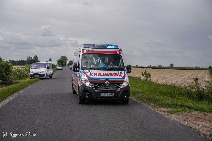Zderzenie dwóch pojazdów na trasie Rozdrażew-Nowa Wieś. Są poszkodowani [ZDJĘCIA]