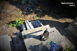 Stirre kupon Guinness Orzesze: 88-latek wjechał samochodem na cmentarz. Uszkodził 22 nagrobki |  Włocławek Nasze Miasto