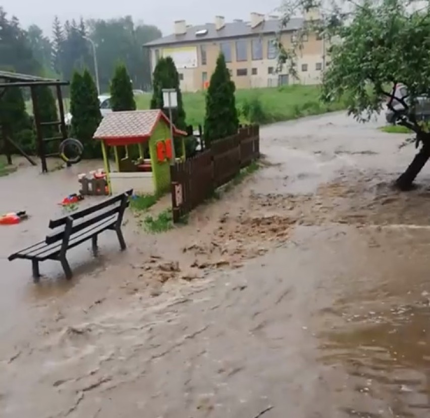 Znów zalane ulice Rzeszowa! Dwie ulewy i miasto spłynęło wodą [ZDJĘCIA INTERNAUTÓW - dołączamy na bieżąco]