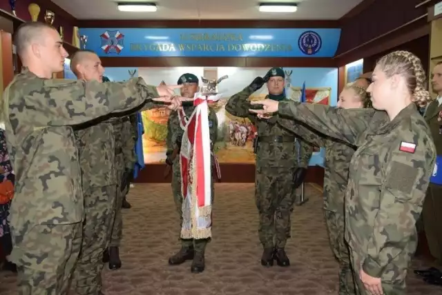 15 lipca 2022 r. Przysięga żołnierzy dobrowolnej zasadniczej służby wojskowej w 15 Sieradzkiej Brygadzie Wsparcia dowodzenia, była pierwszą w regionie łódzkim po wprowadzeniu tego nowego rodzaju służby wojskowej