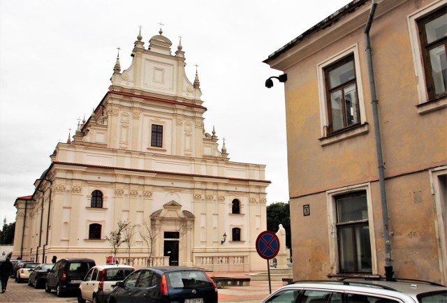 O godz. 15.15 zaplanowano zbiórkę pocztów sztandarowych i uczestników uroczystości przed kościołem po wezwaniem Zwiastowania NMP w Zamościu (widać go na zdjęciu). Potem rozpocznie się msza w intencji Ojczyzny.