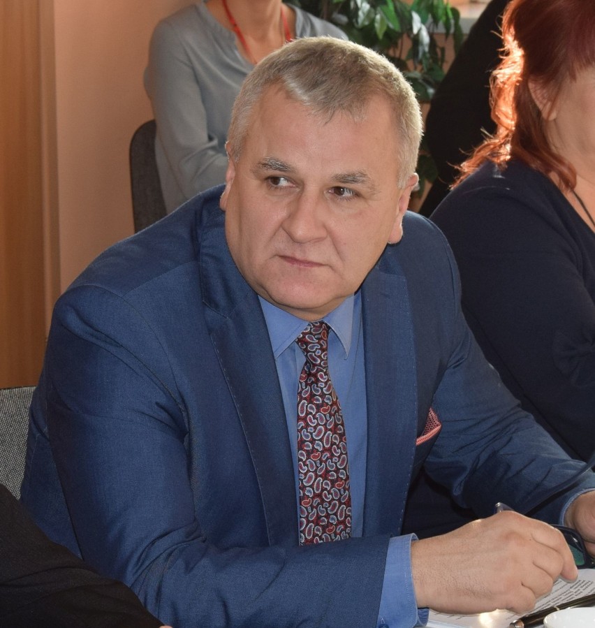 Krzysztof Piekarz objął stanowisko sekretarza powiatu pajęczańskiego na początku 2011 r., po przegranej w wyborach burmistrza Działoszyna