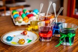 Pisanki: jak domowymi sposobami pomalować świąteczne jajka