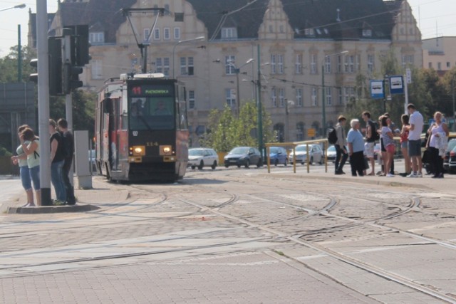 Tramwaje jadące od strony Górczyna nie zatrzymują się przy ...