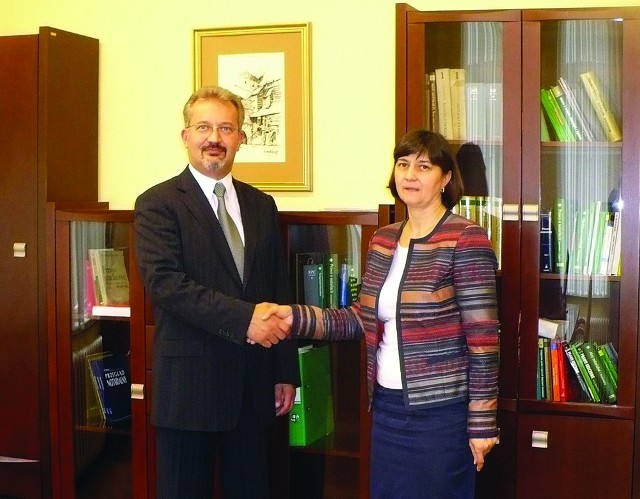 15 lipca burmistrz Cieszyna podpisał akt notarialny przekazujący mu tereny i nieruchomości od Spółki PKP.