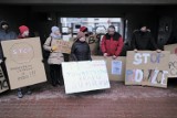 Protest mieszkańców pod siedzibą TBS w Poznaniu. "Czynsz jak w Dubaju". Nie zgadzają się na horrendalne podwyżki czynszów