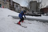 Jazda na nartach w centrum Katowic? To możliwe! Warsztaty narciarskie na pl. Szewczyka [ZDJĘCIA]
