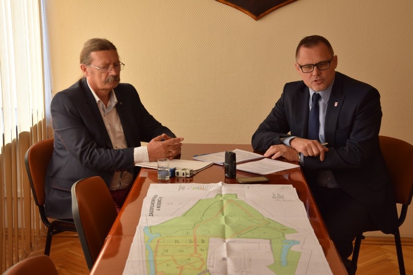 Park Mickiewicza w Sieradzu będzie jak nowy. Umowa na wykonanie robót za ponad 2 mln zł podpisana