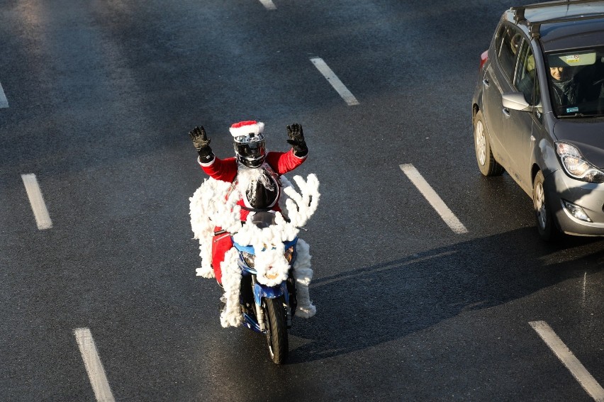 Mikołaje na motocyklach przyjechali do szpitala w Prokocimiu...