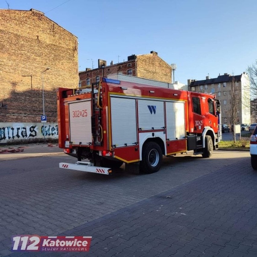 Tragiczny pożar w Katowicach. Konieczna była ewakuacja budynku. Wśród poszkodowanych jest ofiara śmiertelna