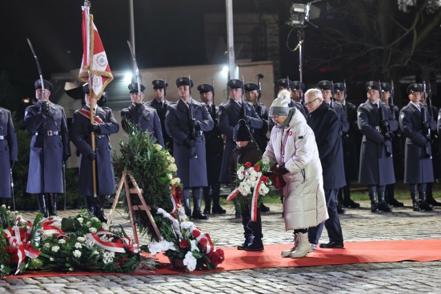 Główne obchody 105. rocznicy Powstania Wielkopolskiego odbyły się wczoraj pod Pomnikiem Powstańców Wielkopolskich w Poznaniu. Po nich zorganizowano II Marsz Powstania Wielkopolskiego.