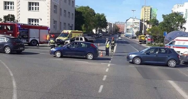 W niedzielę przed godziną 16-tą doszło do wypadku na rondzie Jagiellonów w Bydgoszczy


Pogoda na dzień 07.05.2018  | KUJAWSKO-POMORSKIE

źródło: TVN Meteo/x-news
