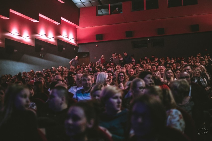 Paweł Domagała wystąpił w kwidzyńskim teatrze. Artysta zagrał dla wypełnionej po brzegi sali [ZDJĘCIA]