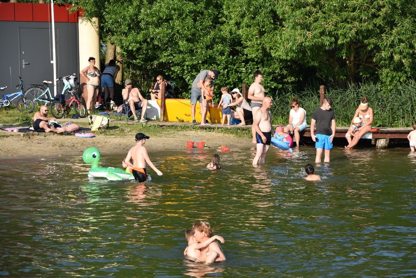 Plaża nad jeziorem Margonińskim już teraz tętni życiem