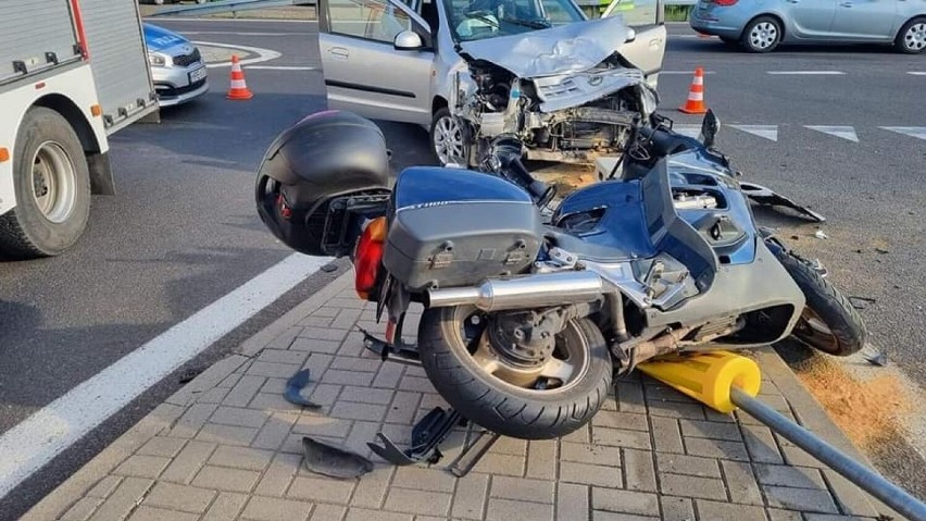 Skwierzyna. Dramatyczny wypadek na zjeździe z S3. Czołowe zderzenie osobówki z motocyklem | ZDJĘCIA
