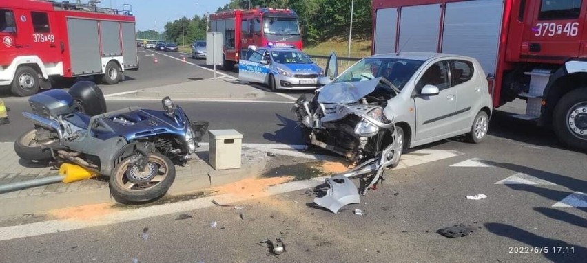 Skwierzyna. Dramatyczny wypadek na zjeździe z S3. Czołowe zderzenie osobówki z motocyklem | ZDJĘCIA