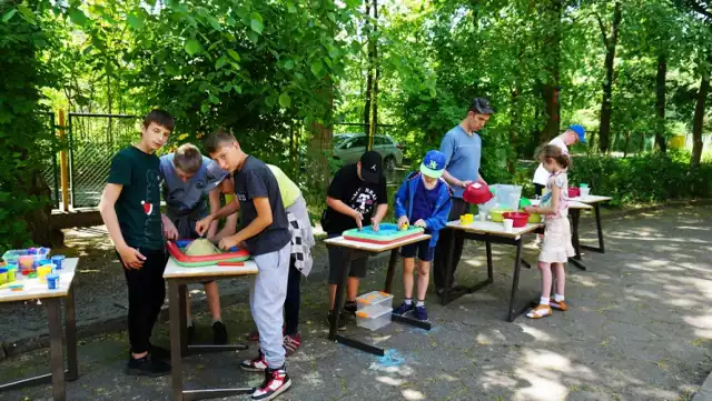 Dzieci ze Szkoły Specjalnej w Kowanówku świętowały 20-lecie istnienia Koła Turystycznego.