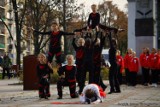 "Sztafeta dla Niepodległej" pobiegła ulicami Częstochowy. Dzieci i młodzież przekazywały sobie flagę Polski