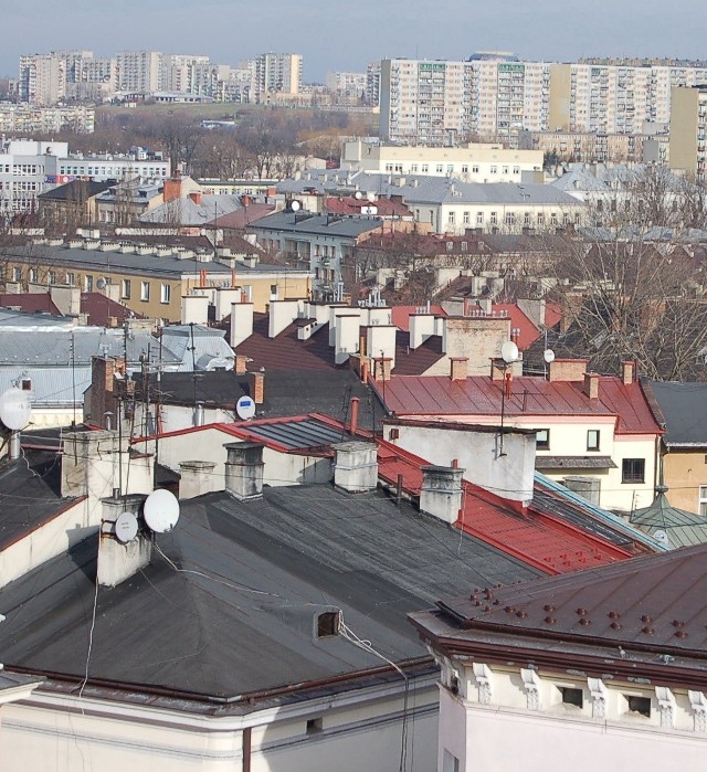 Dymiących kominów w Tarnowie jest już mniej, ale  problem nie zniknął