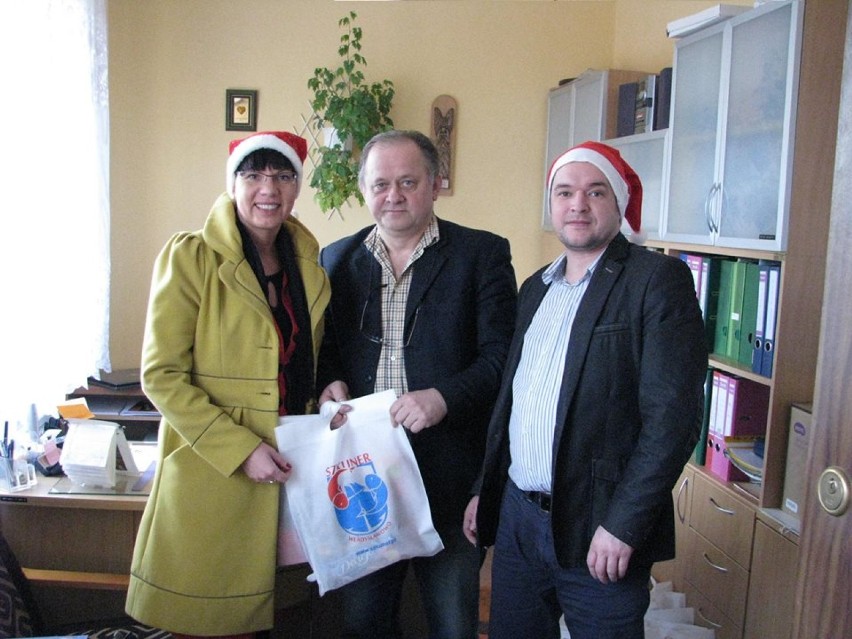 Mikołaj ze Szkunera pojawił się w szkołach powiatu puckiego