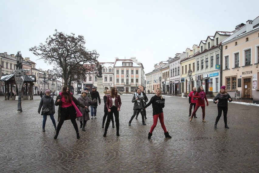 Taneczne protesty 14 lutego zaplanowano w 80 miastach w...