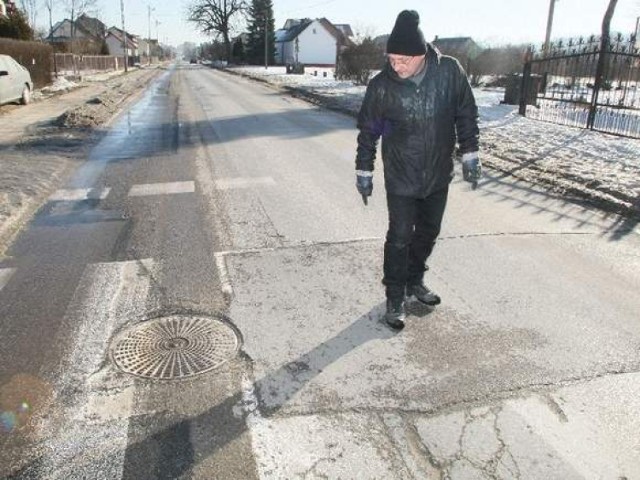 Proboszcz parafii przy ulicy Piekoszowskiej, Jacek Seredyka twierdzi, że zabetonowany kanał należy do Kieleckich Wodociągów. Rzecznik prasowy wodociągów zapewnia, że to prywatne przyłącze prowadzące do głównego kanału.